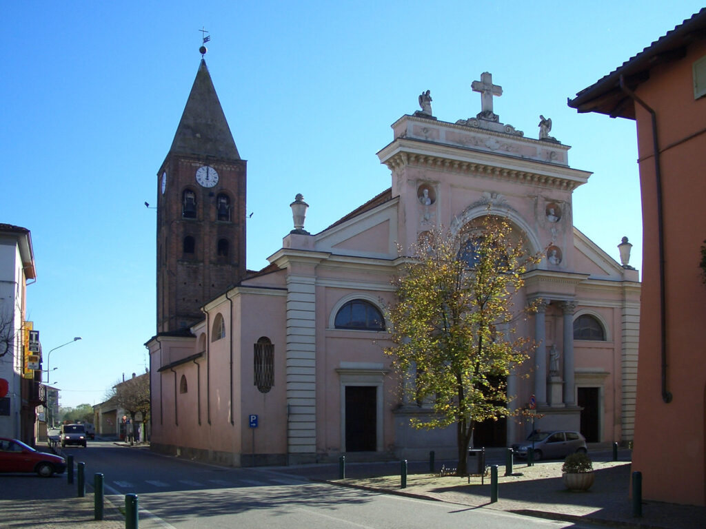 Chiesa principale di Occimiano, facciata e campanile nel borgo del Monferrato